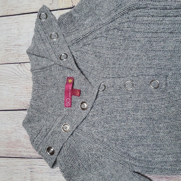 SO Womens Size Large Long Sleeve Grey Sweater - Picture 3 of 13